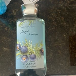 Bath & Body Works Juniper Breeze Aloe + Vitamin E Shower Gel 10 FL OZ